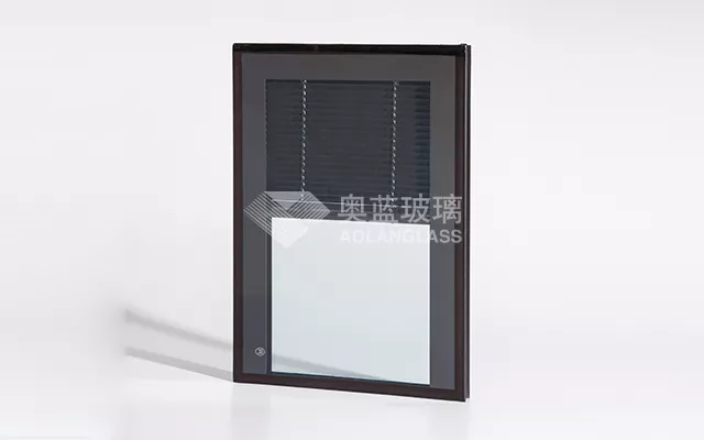 Brown one-handle shutter glass