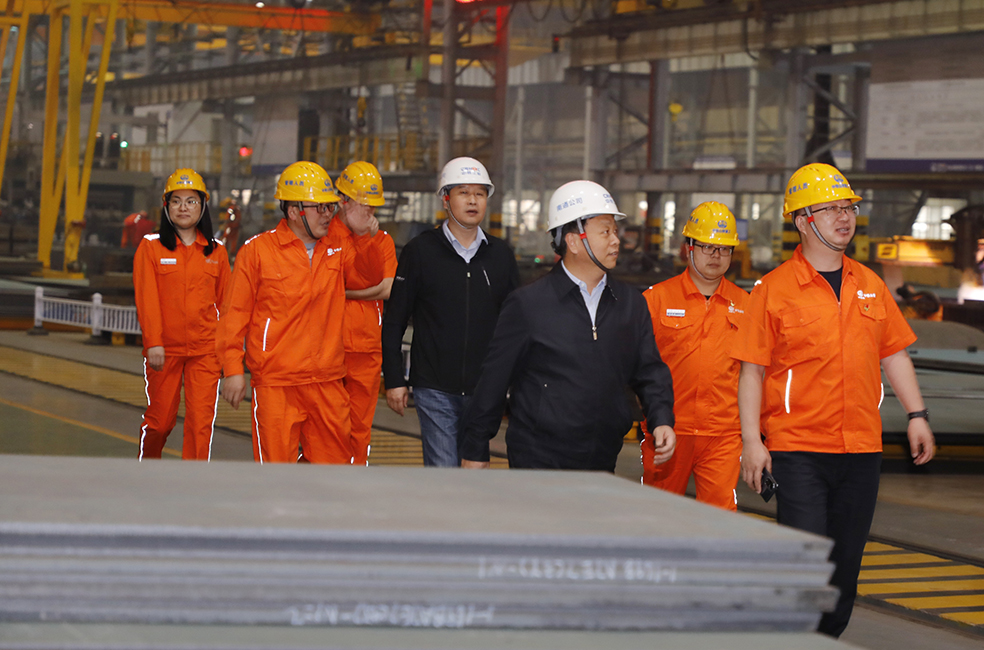 集团公司党委副书记、总经理曹东威一行到中铁山桥南通公司调研(图1)