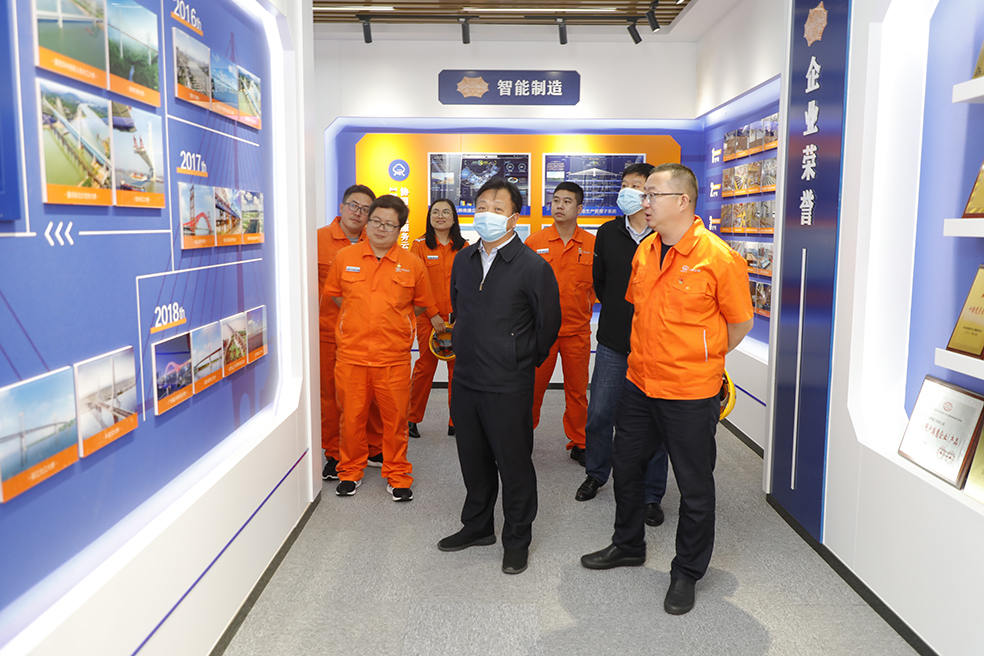 集团公司党委副书记、总经理曹东威一行到中铁山桥南通公司调研(图2)