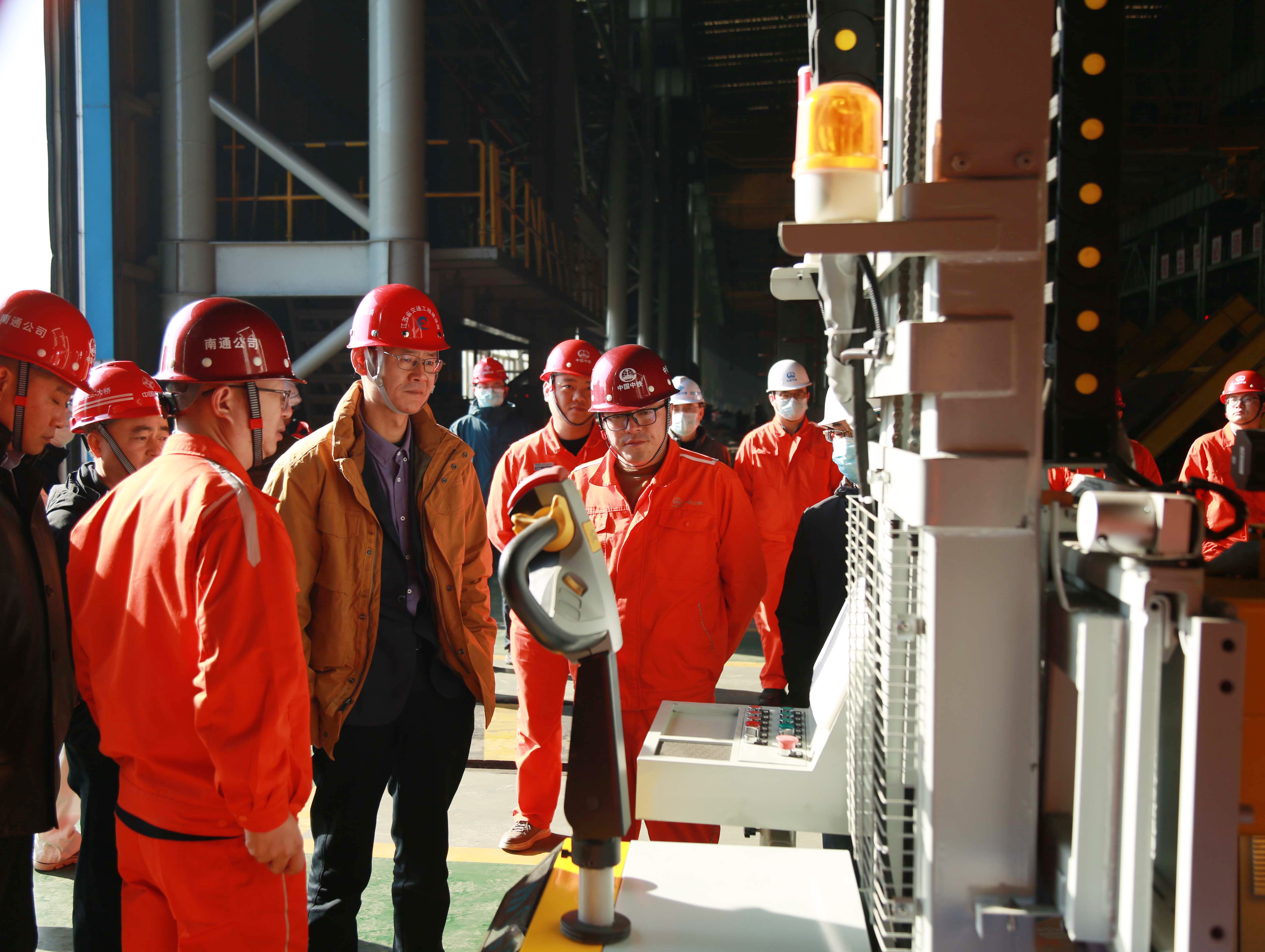 张靖皋长江大桥指挥部在南通公司召开地连墙、钢塔项目钢结构专题会(图1)