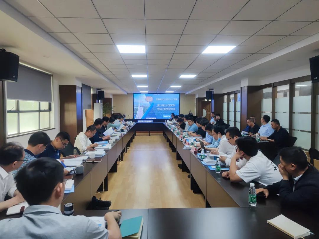 顺利通过！张靖皋长江大桥ZJG-C1标钢主塔立式预拼装专项方案通过专家评审！(图1)