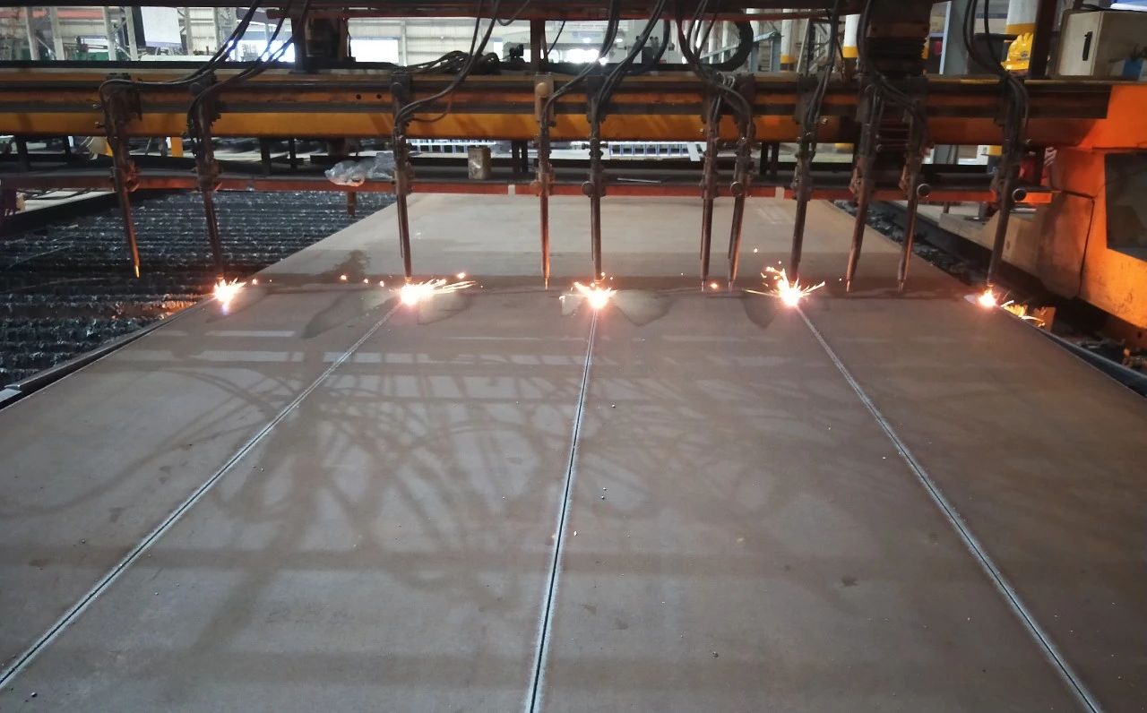 向党献礼丨焦港大桥钢桁梁左幅杆件首吊成功(图2)