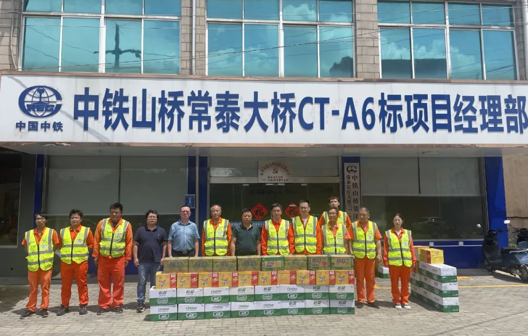 曹东威和侯映晖到南通公司开展夏送清凉慰问活动(图4)