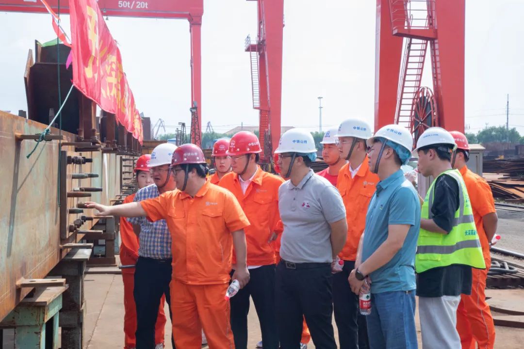 长深高速LHK-GJG1标南六塘河大桥桁片试拼装通过验收(图2)