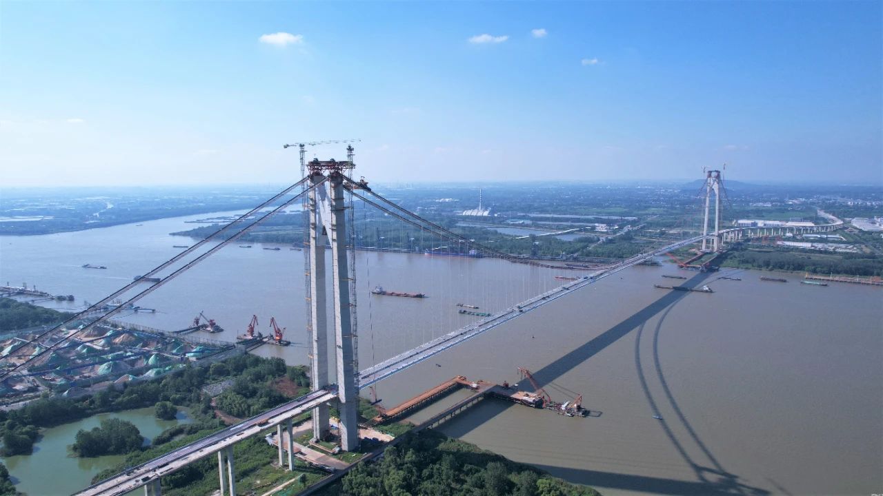 “丰”景如画｜国内第一大跨度单层钢箱梁悬索桥成功合龙(图1)