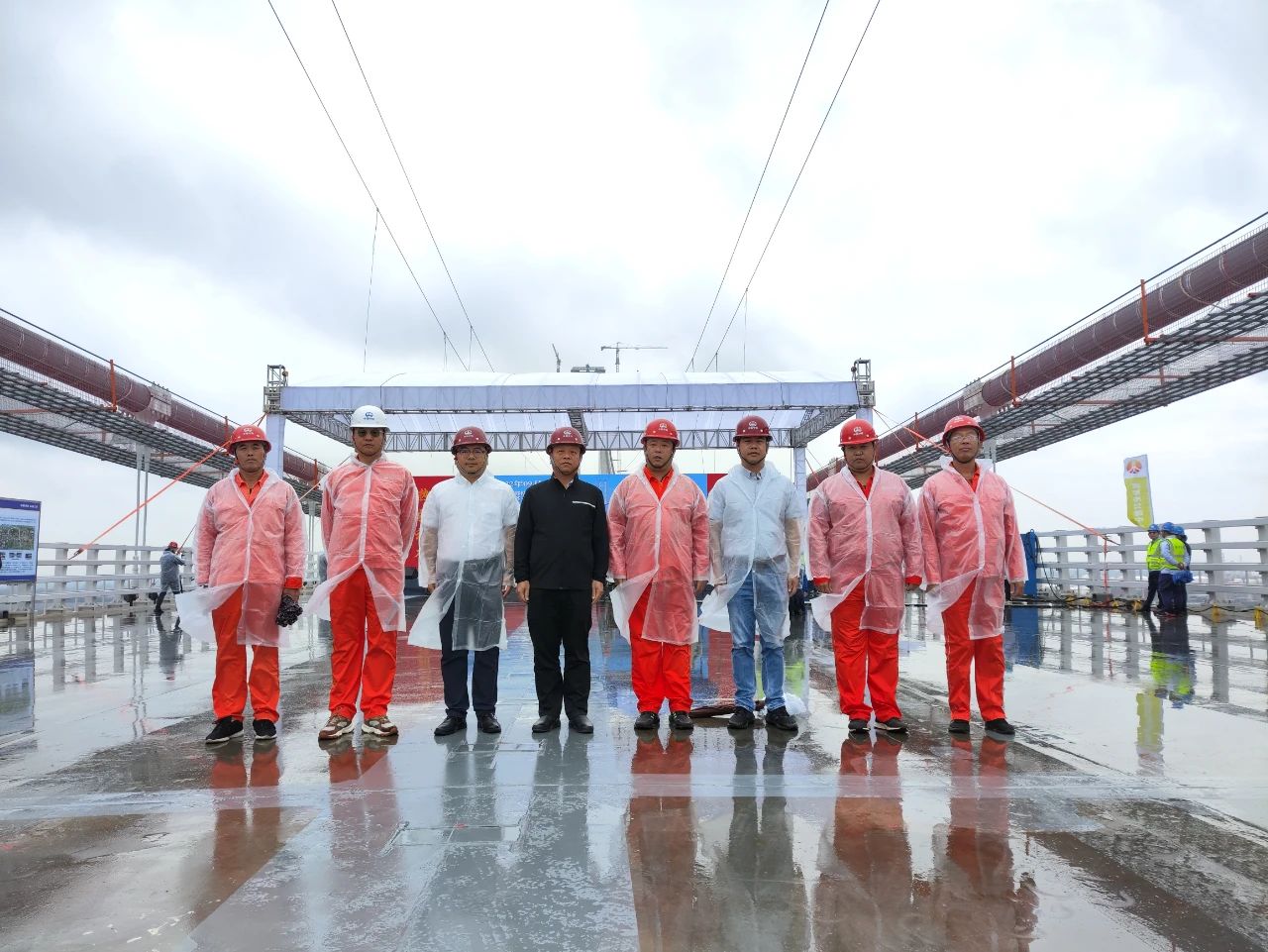 “丰”景如画｜国内第一大跨度单层钢箱梁悬索桥成功合龙(图3)