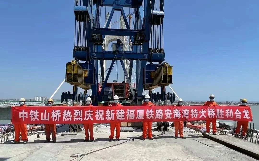 献礼国庆丨世界首座无砟轨道跨海大跨斜拉桥安海湾特大桥全线开通运营(图2)