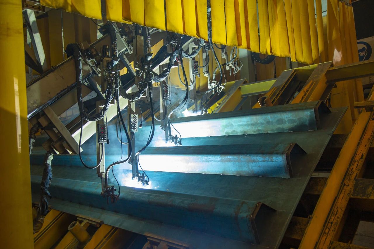 龙潭过江通道钢箱梁制造任务圆满完成(图2)