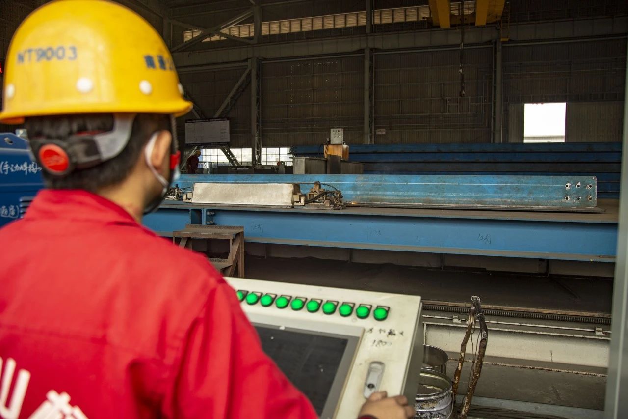 龙潭过江通道钢箱梁制造任务圆满完成(图3)