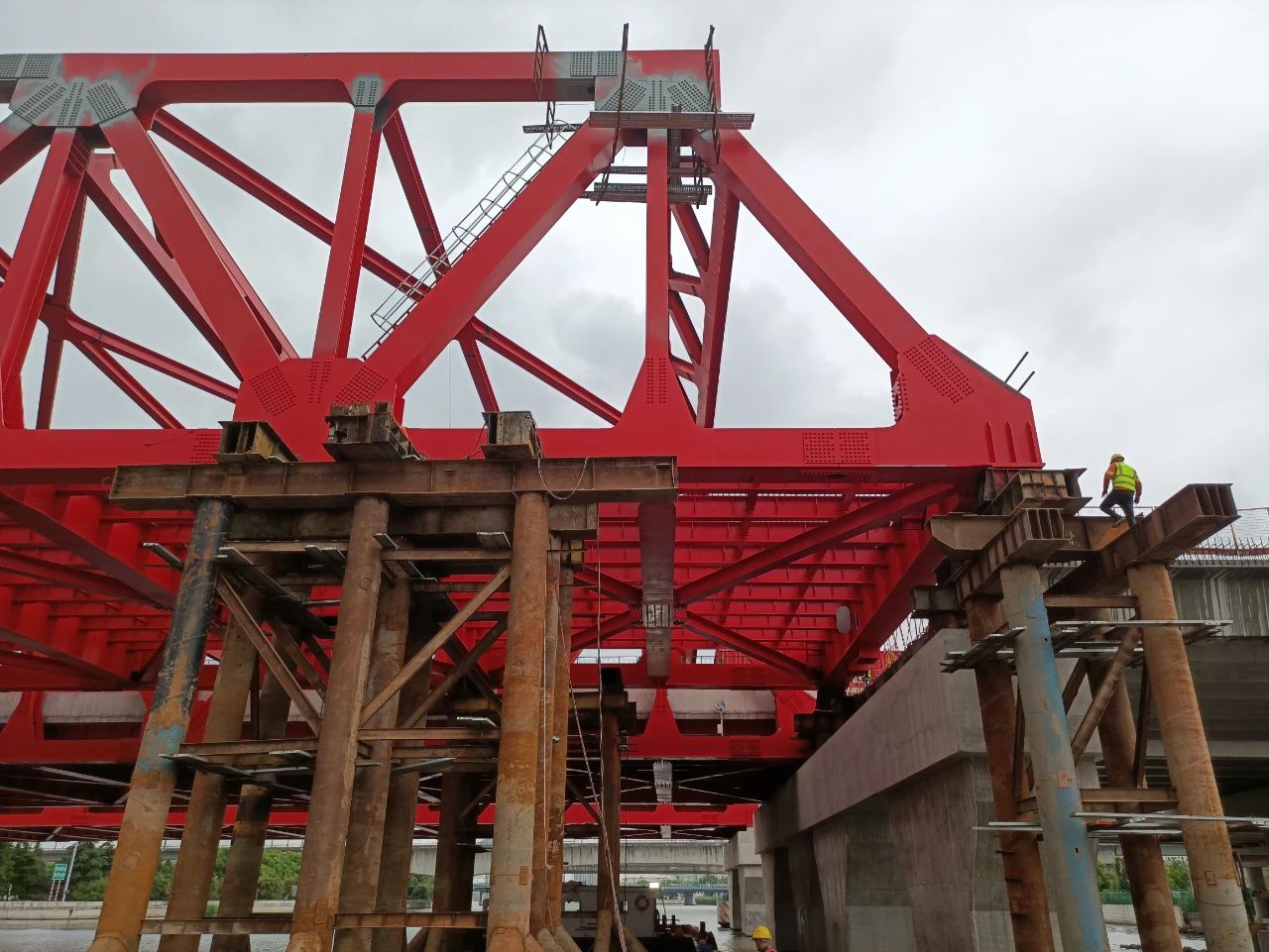 沪宁高速公路跨青阳港大桥全幅开放通车(图4)