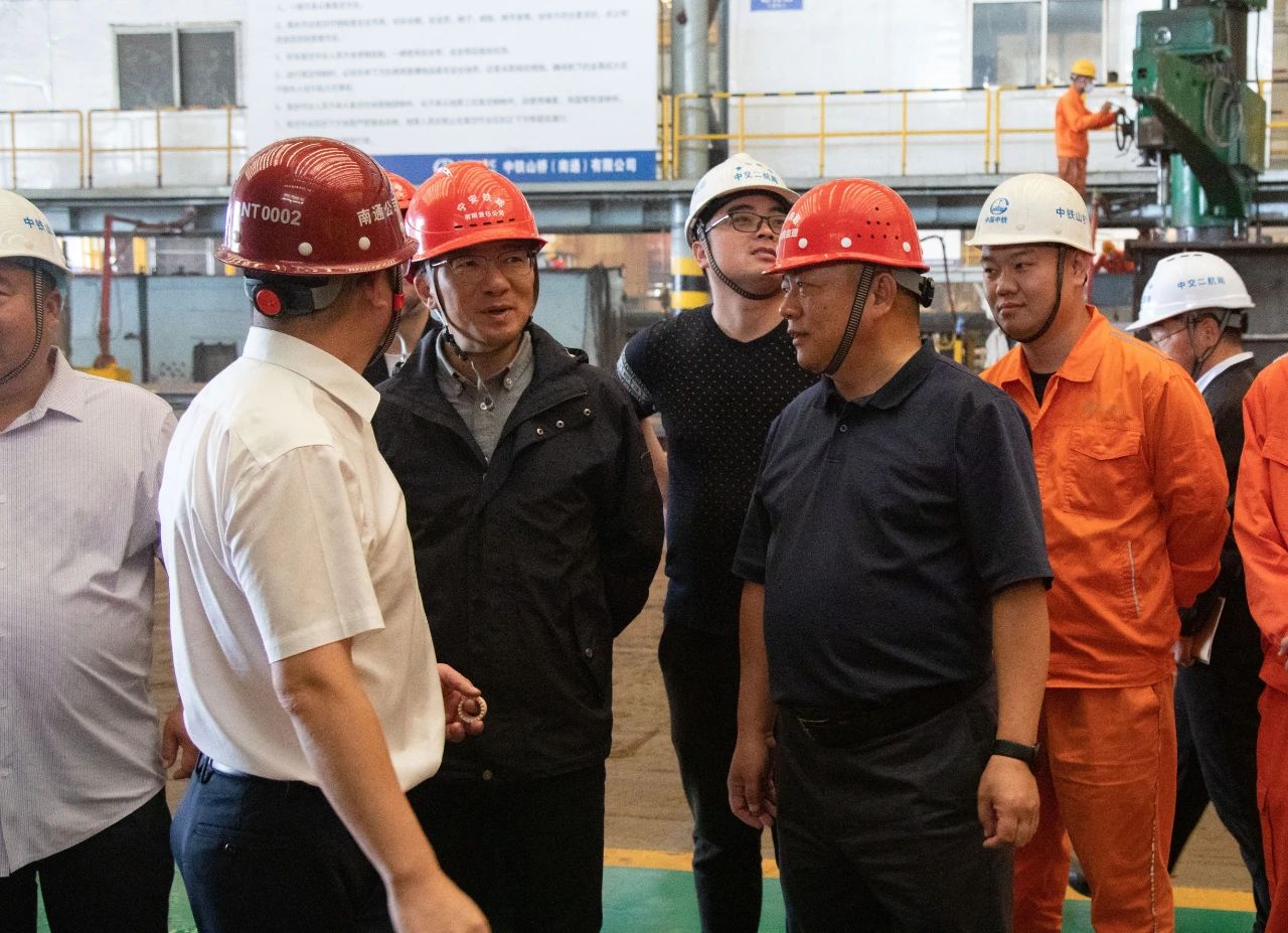 宁安铁路有限公司巢马长江大桥指挥部领导到中铁山桥南通公司检查指导(图2)