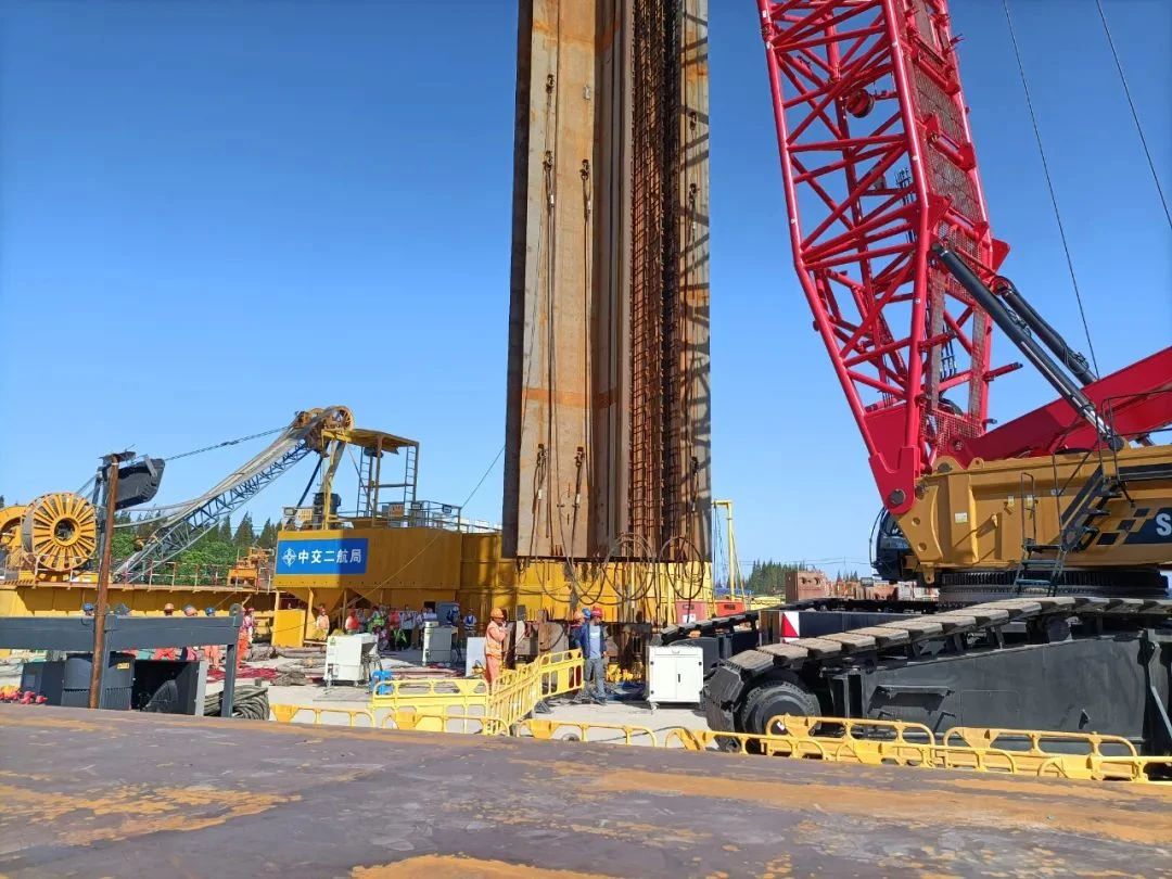 张靖皋长江大桥南锚碇地连墙现场安装全部完成(图1)