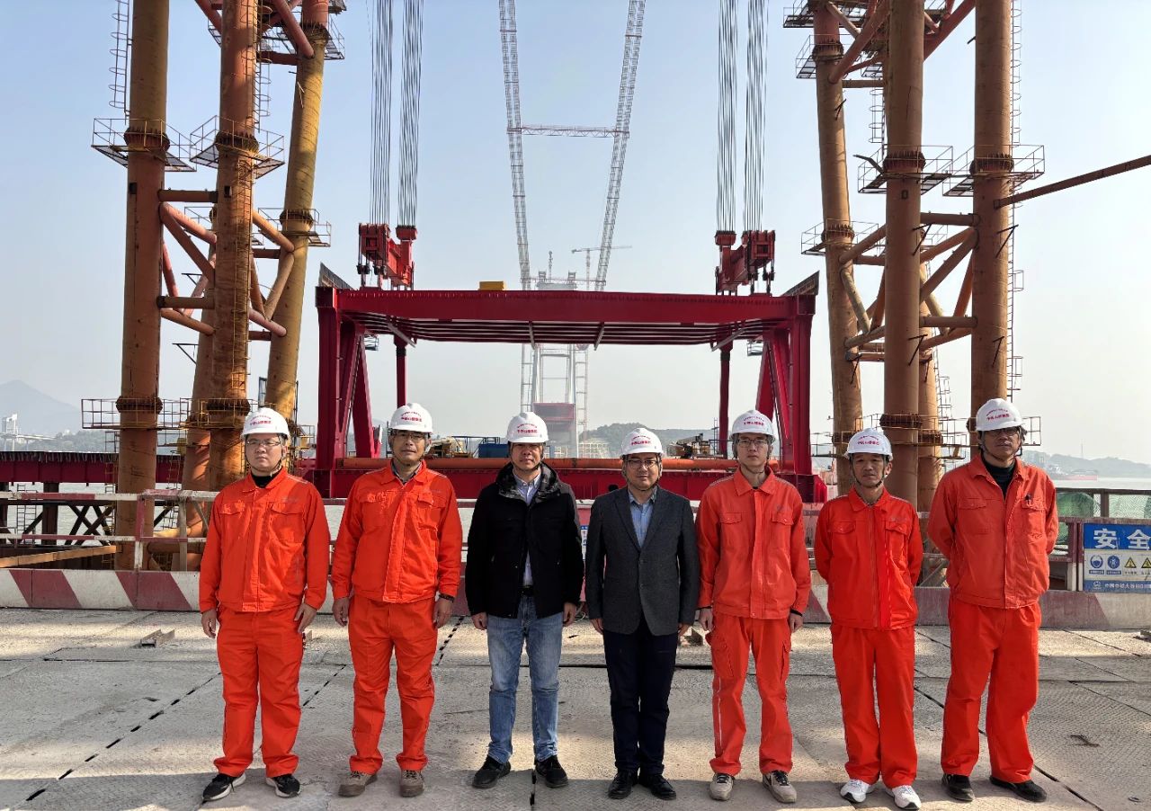 以学促干当先锋丨G3铜陵长江公铁大桥北岸首节段钢桁梁架设完成(图1) 以学促干当先锋丨G3铜陵长江公铁大桥北岸首节段钢桁梁架设完成(图1)