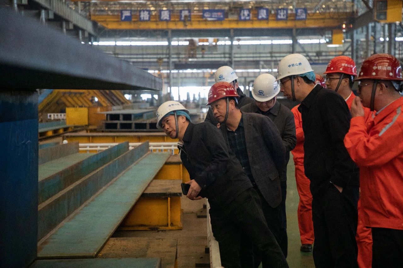 广东省交通厅副厅长黄成造一行莅临中铁山桥考察指导(图2)