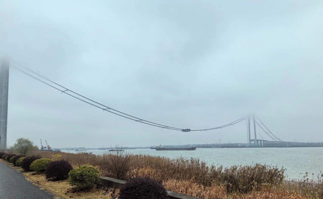 又一世界级跨江工程取得新进展——龙潭长江大桥主桥钢箱梁首节段架设完成(图3)