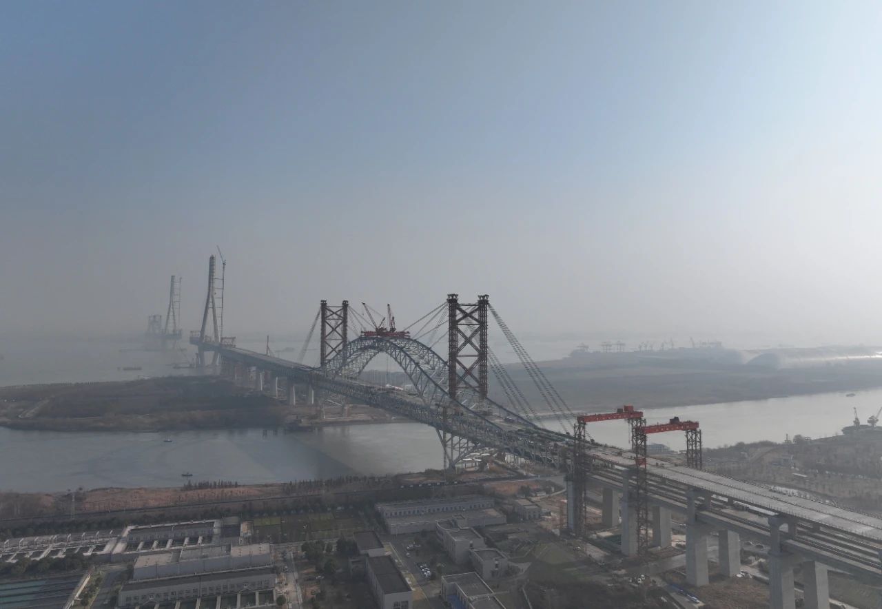 项目年底收官战丨常泰长江大桥录安洲专用航道桥成功合龙(图7)