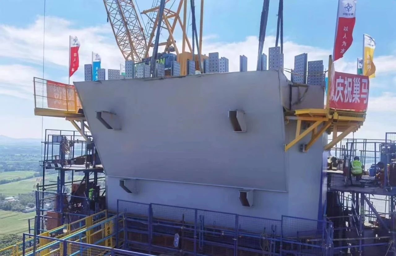 315.5米！巢马城际铁路马鞍山公铁两用长江大桥Z5号主塔顺利封顶(图6)