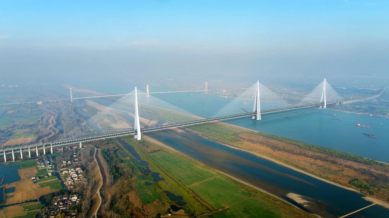 315.5米！巢马城际铁路马鞍山公铁两用长江大桥Z5号主塔顺利封顶(图8)