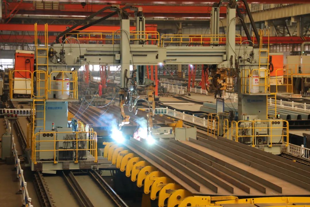 巢马城际铁路马鞍山公铁两用长江大桥钢梁节段首轮总拼通过验收(图4)