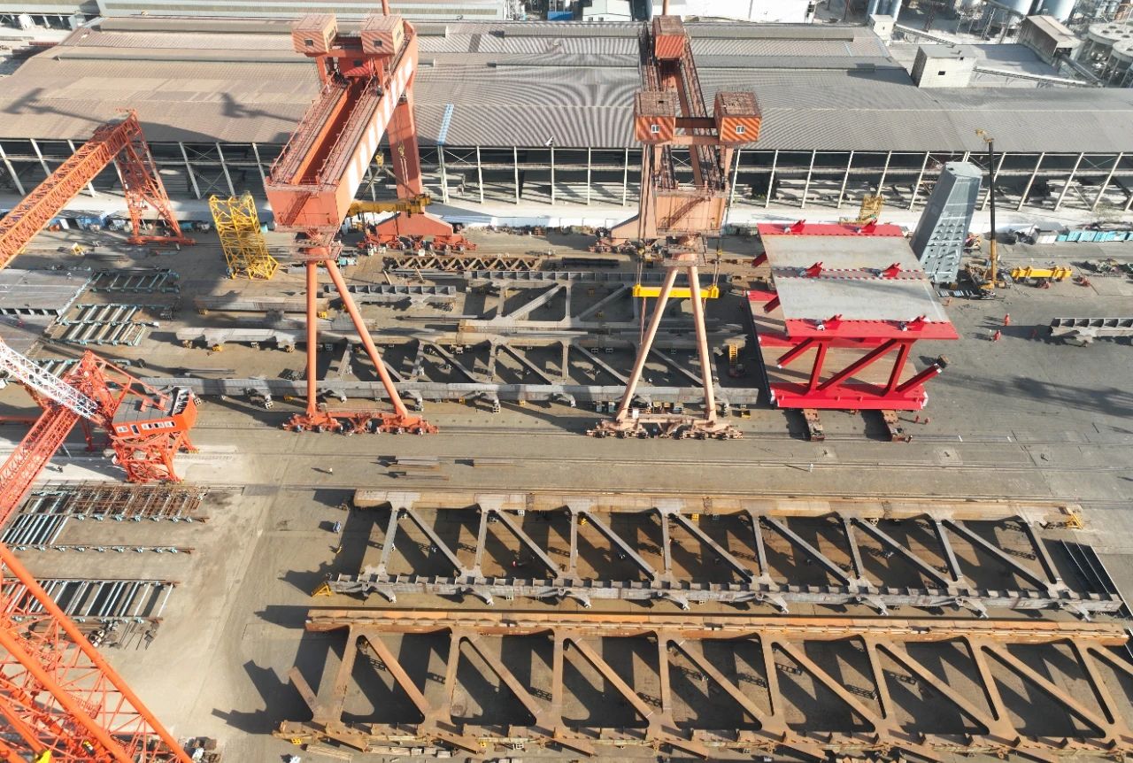 巢马城际铁路马鞍山公铁两用长江大桥钢梁节段首轮总拼通过验收(图3)