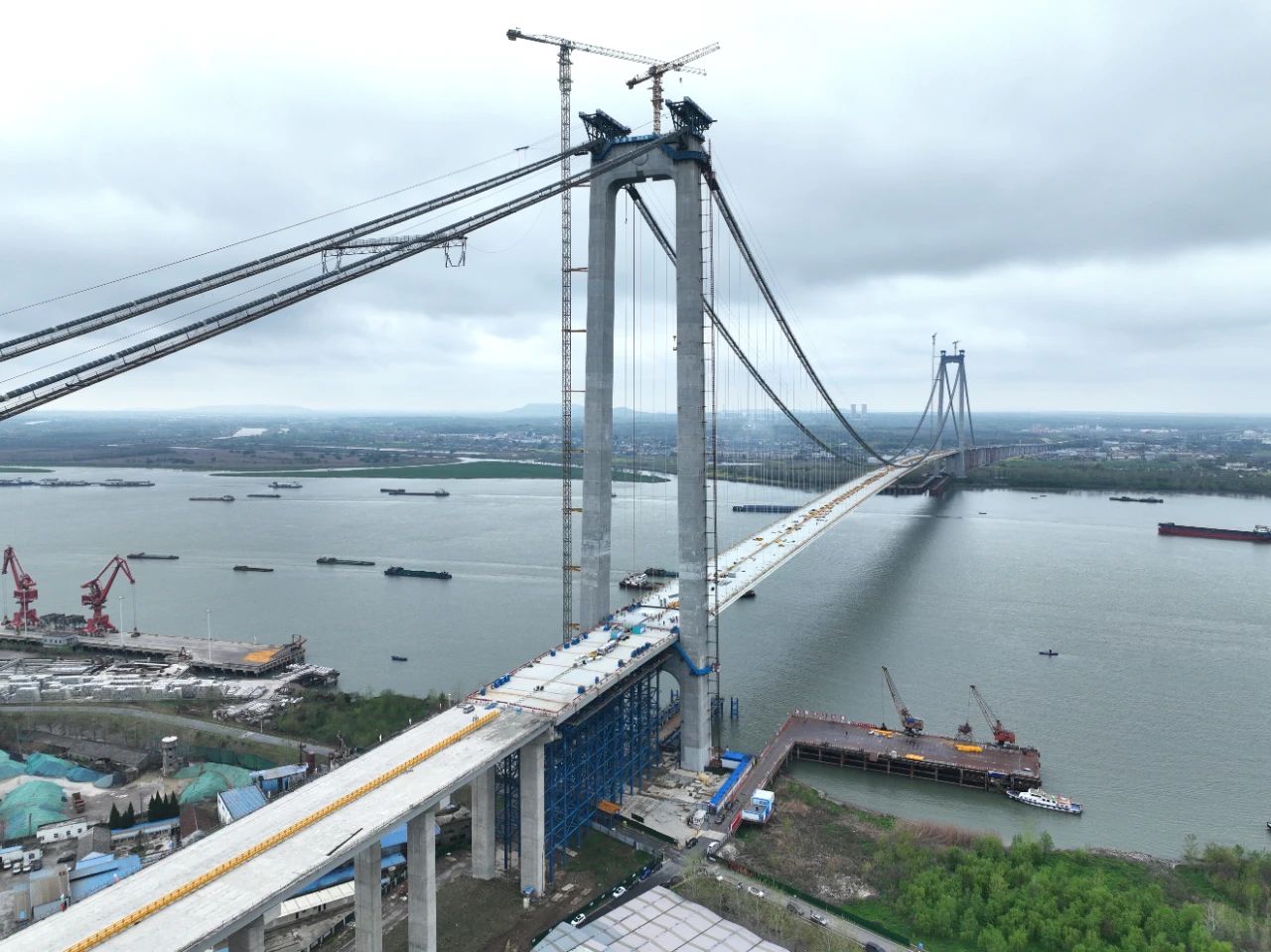 龙潭长江大桥主桥正式合龙(图3)