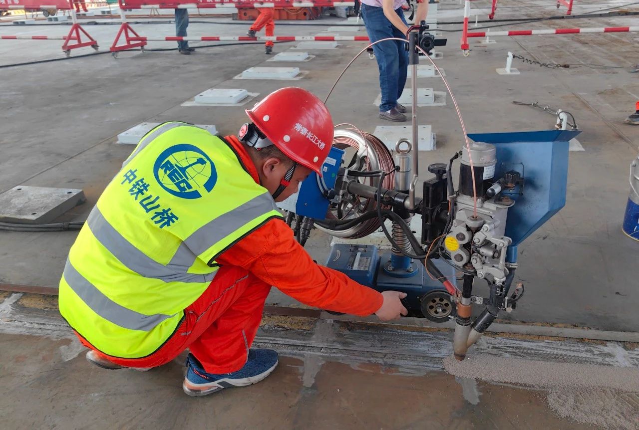 刚刚，常泰长江大桥成功合龙，实现全线贯通(图3)