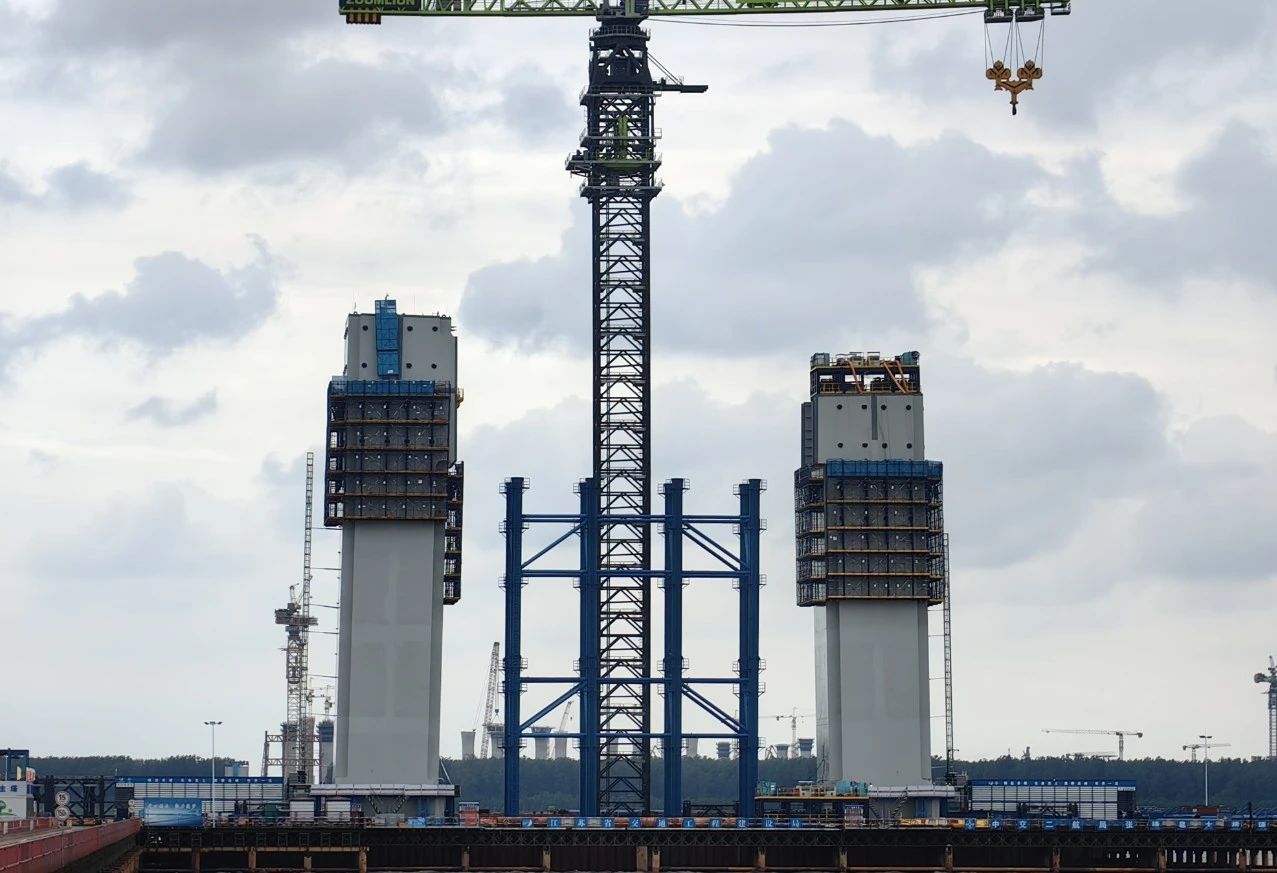 张靖皋长江大桥钢塔又双叒叕“长高”了(图2)