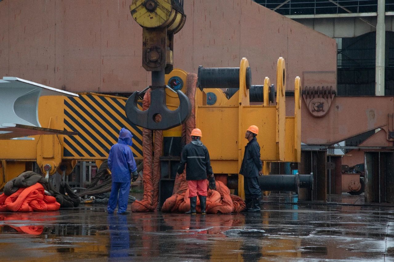 与梅雨和高温赛跑 跑出生产“加速度”(图1)