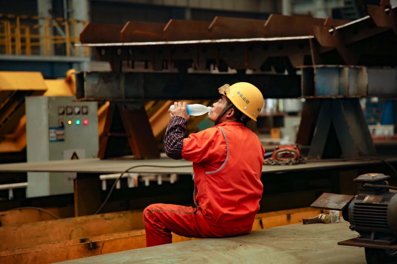 与梅雨和高温赛跑 跑出生产“加速度”(图2)