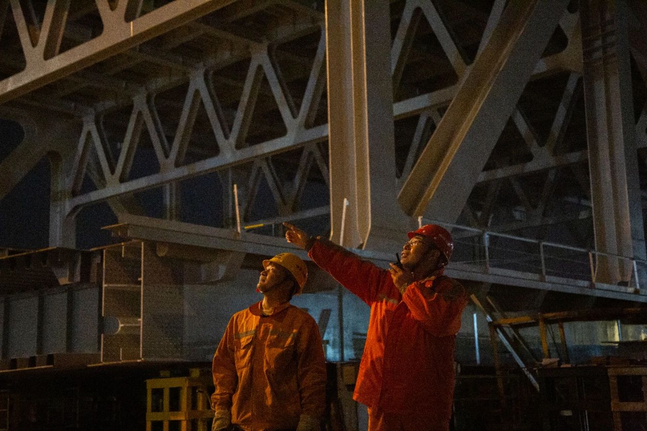 南通公司登上学习强国丨会战大江上 “桥”见党旗红(图2)