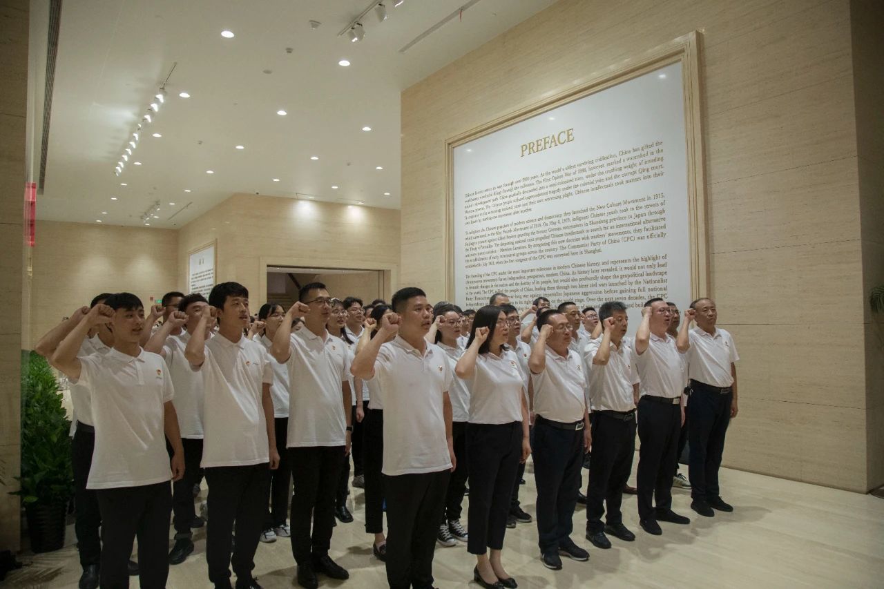 中铁山桥南通公司开展“红心领路 三峰领智”主题党日活动(图3)